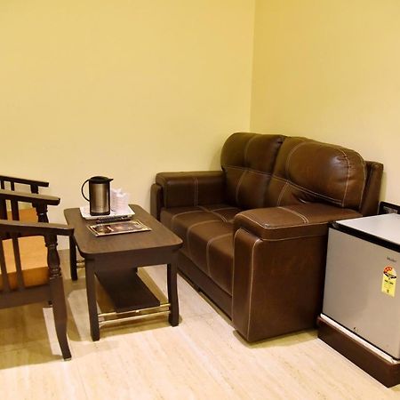 Hotel Vinayak Lucknow Buitenkant foto
