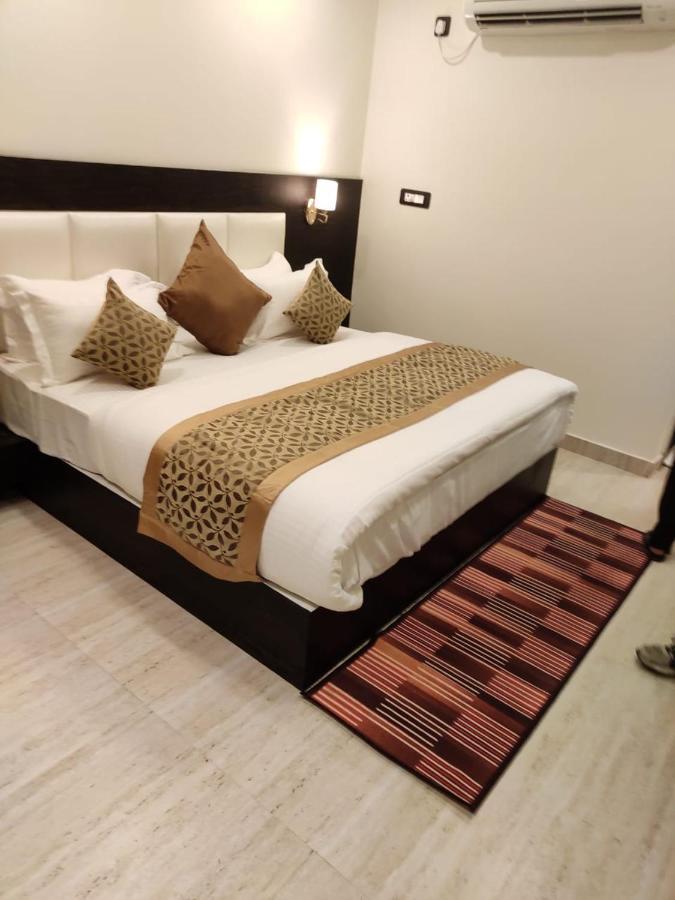 Hotel Vinayak Lucknow Buitenkant foto