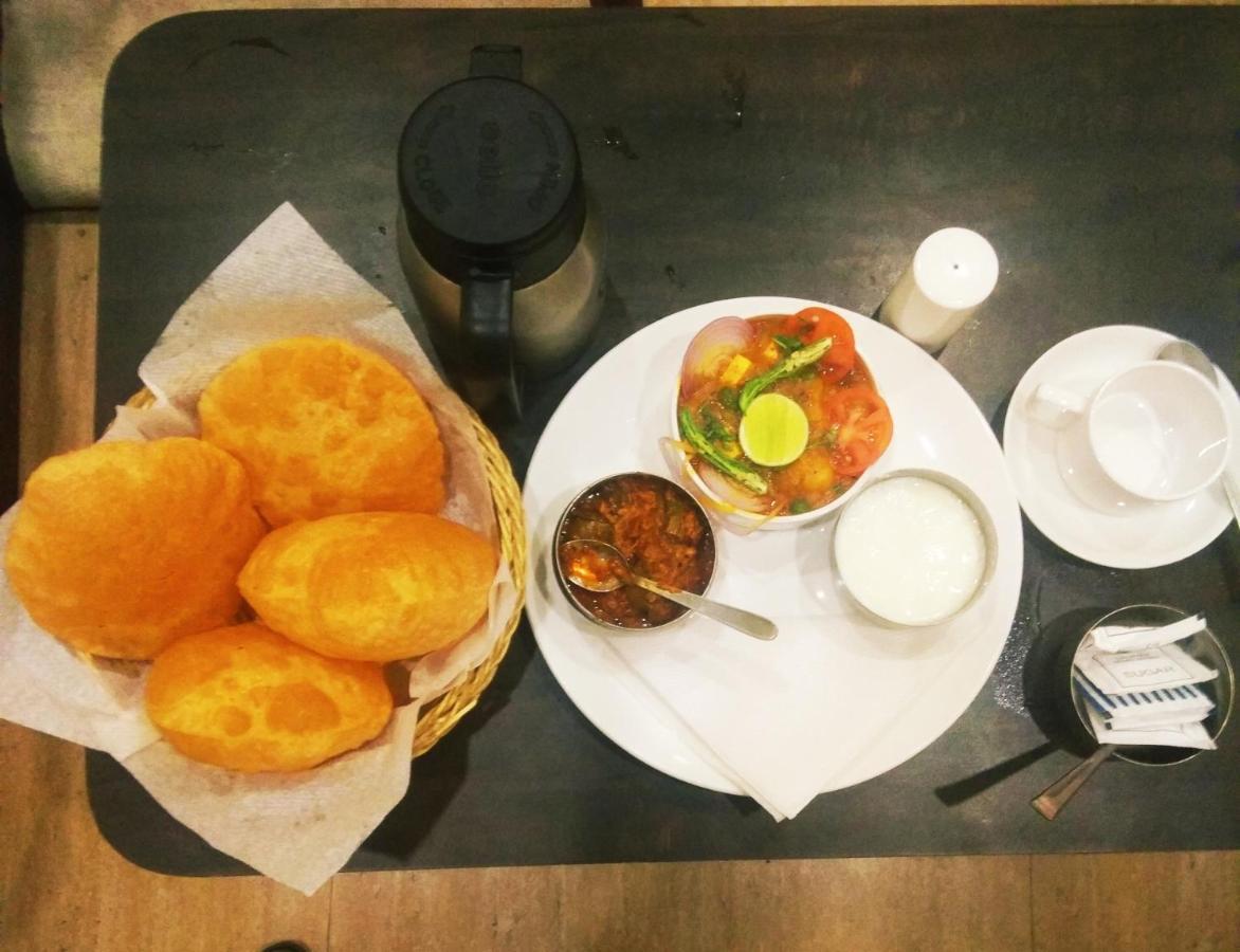 Hotel Vinayak Lucknow Buitenkant foto
