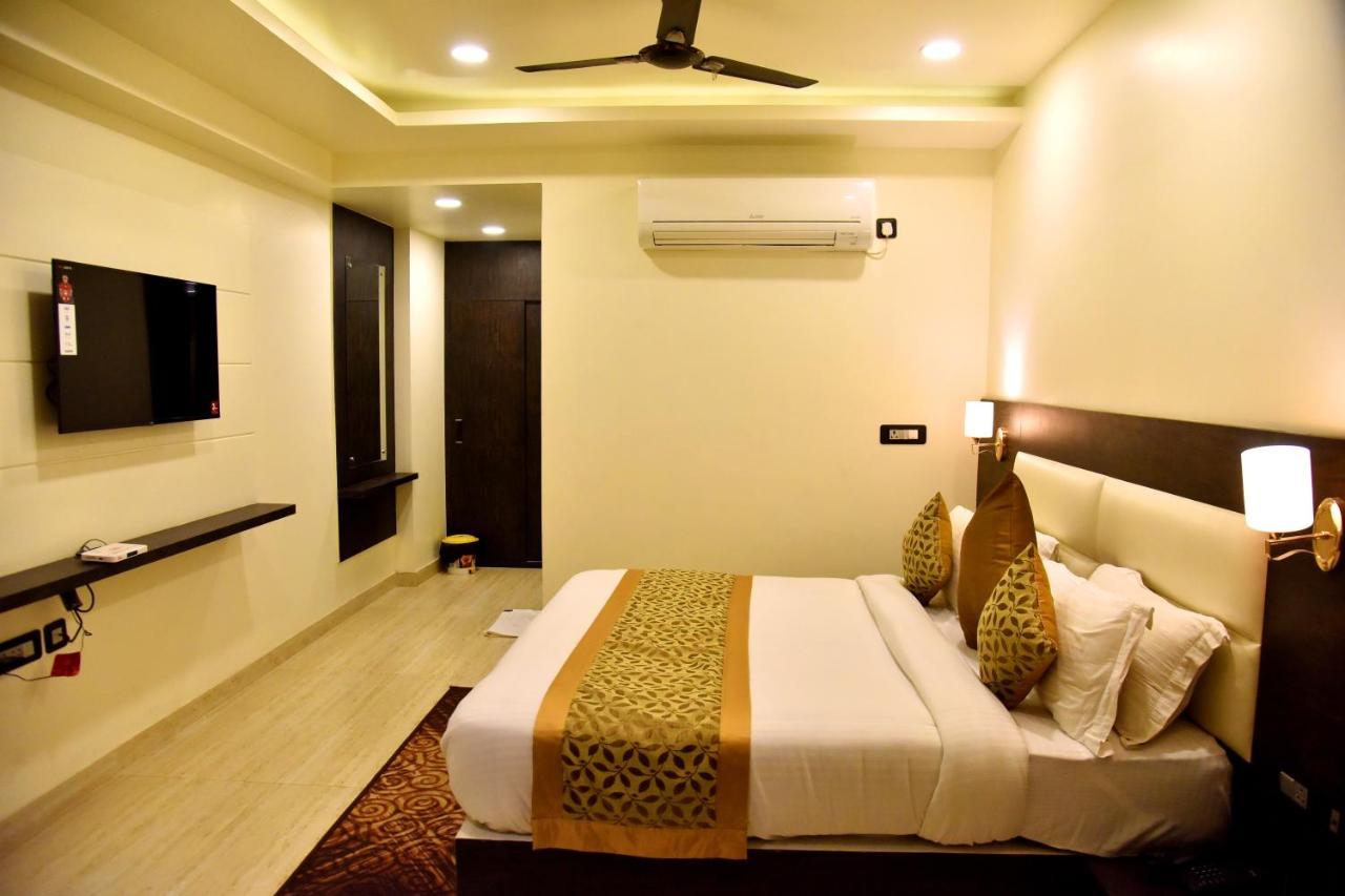Hotel Vinayak Lucknow Buitenkant foto