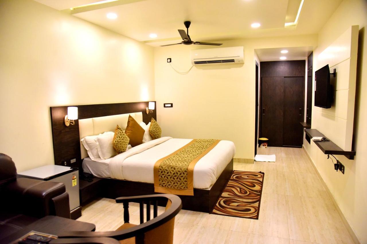 Hotel Vinayak Lucknow Buitenkant foto