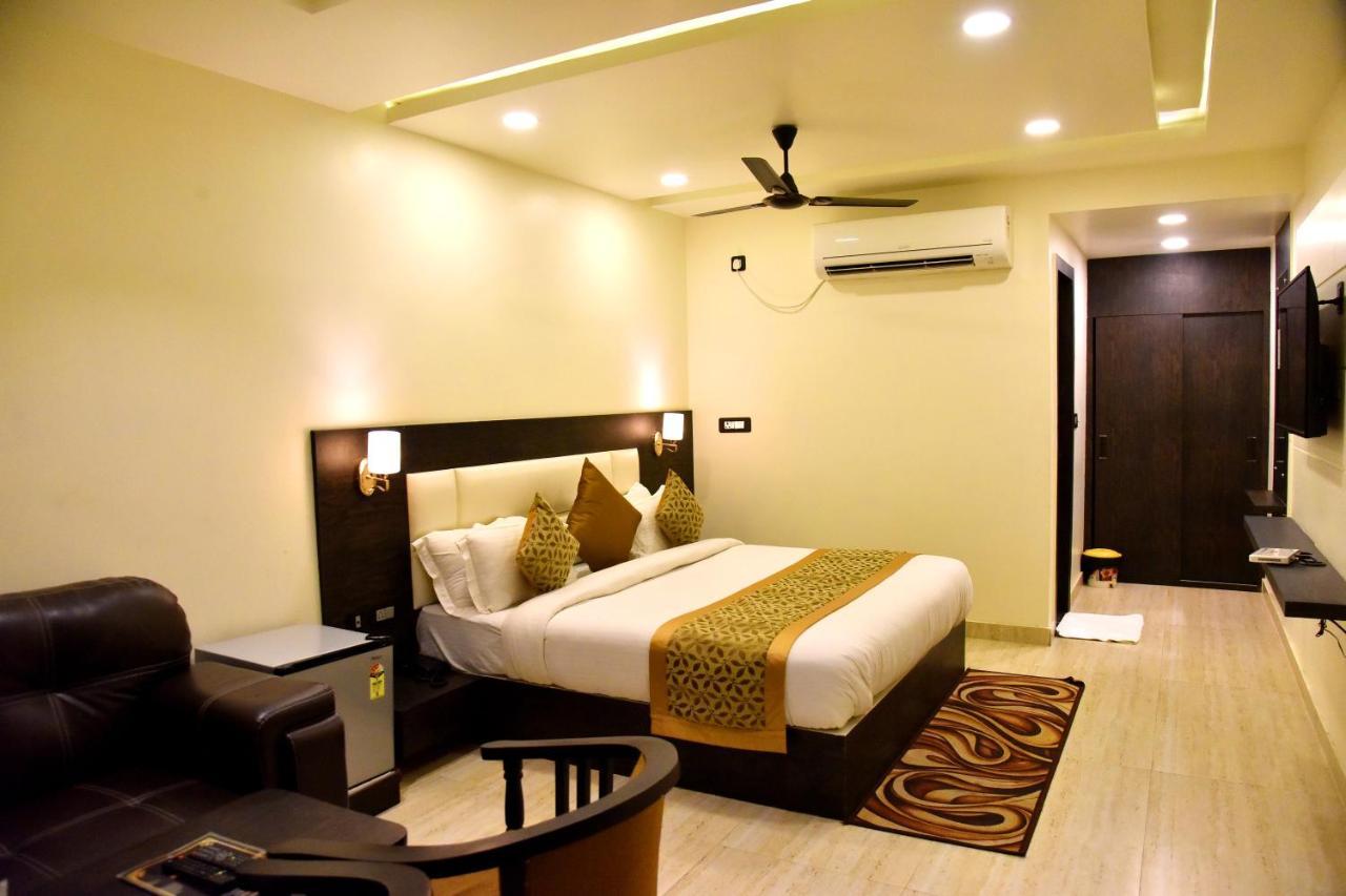 Hotel Vinayak Lucknow Buitenkant foto
