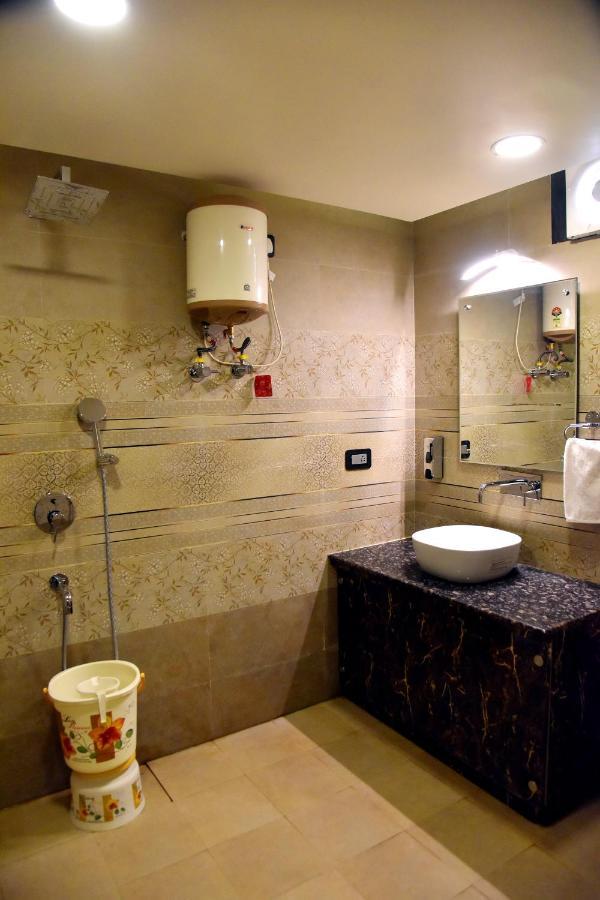 Hotel Vinayak Lucknow Buitenkant foto