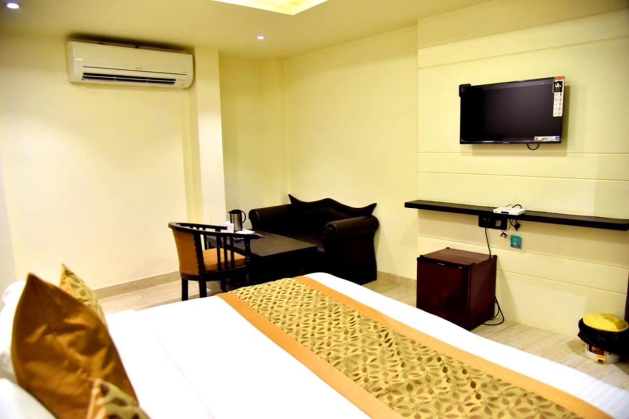 Hotel Vinayak Lucknow Buitenkant foto